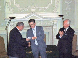Presntation to SVP. Pic:Frank Rowett